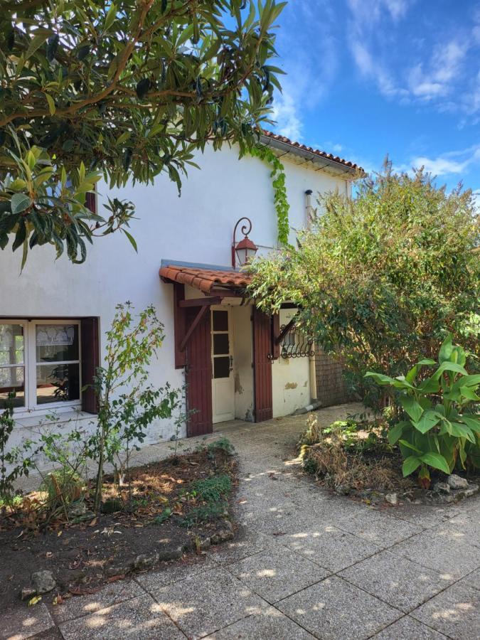 La Maison Rouge Paisible Maison De Pays Saujon Eksteriør billede
